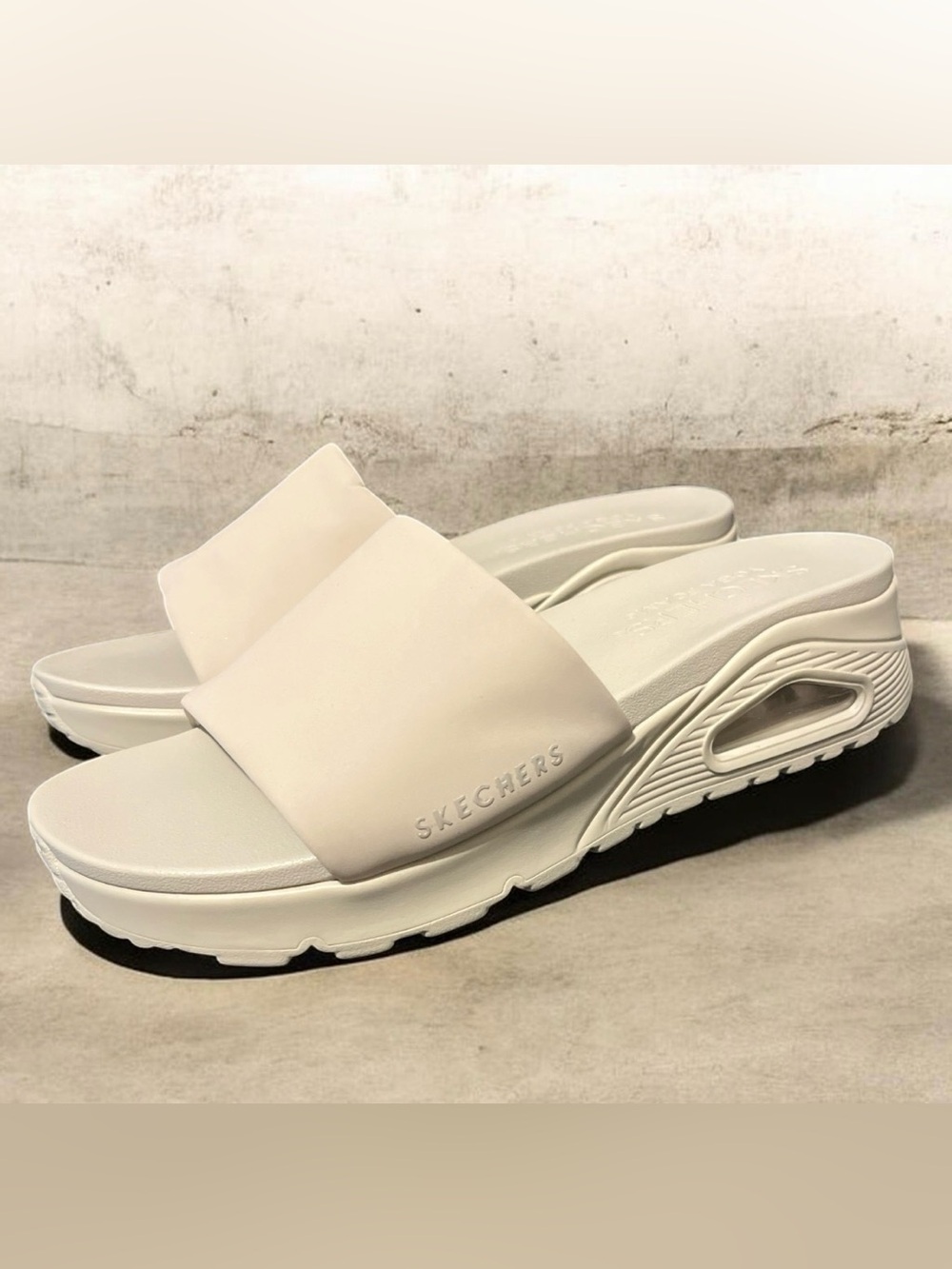 Skechers Beige UNO- Stand Together Women’s Slides, Size 8